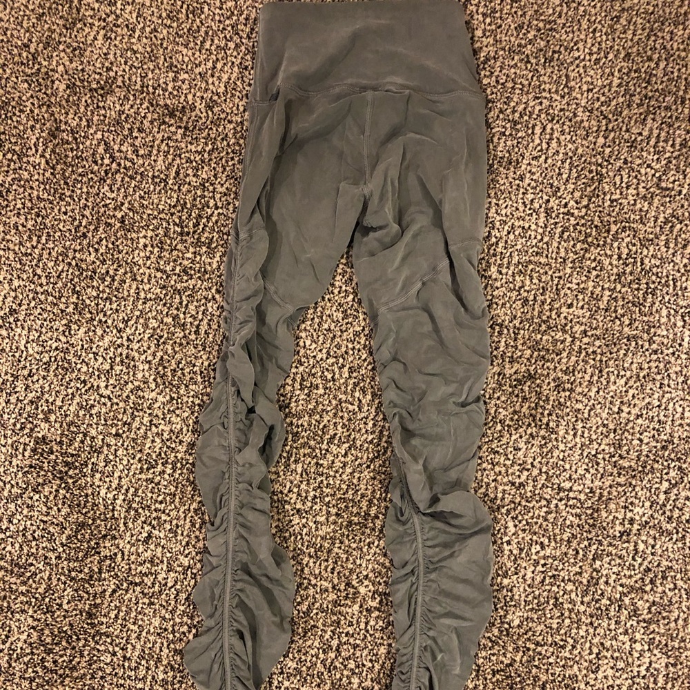 Lululemon leggings size 0 - Picture 2 of 3